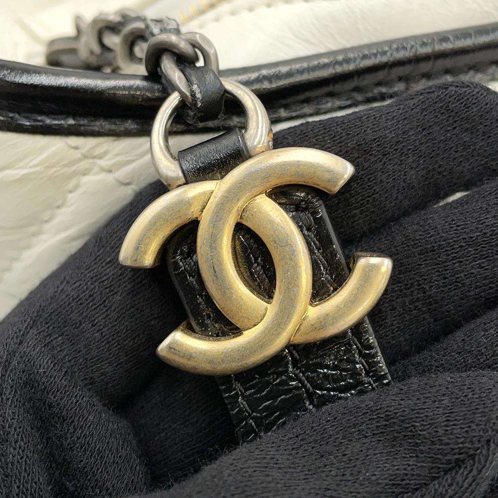 Chanel Chain Shoulder Bag Gabriel de Hobo Large Calf Leather White Black - Picture 15 of 16